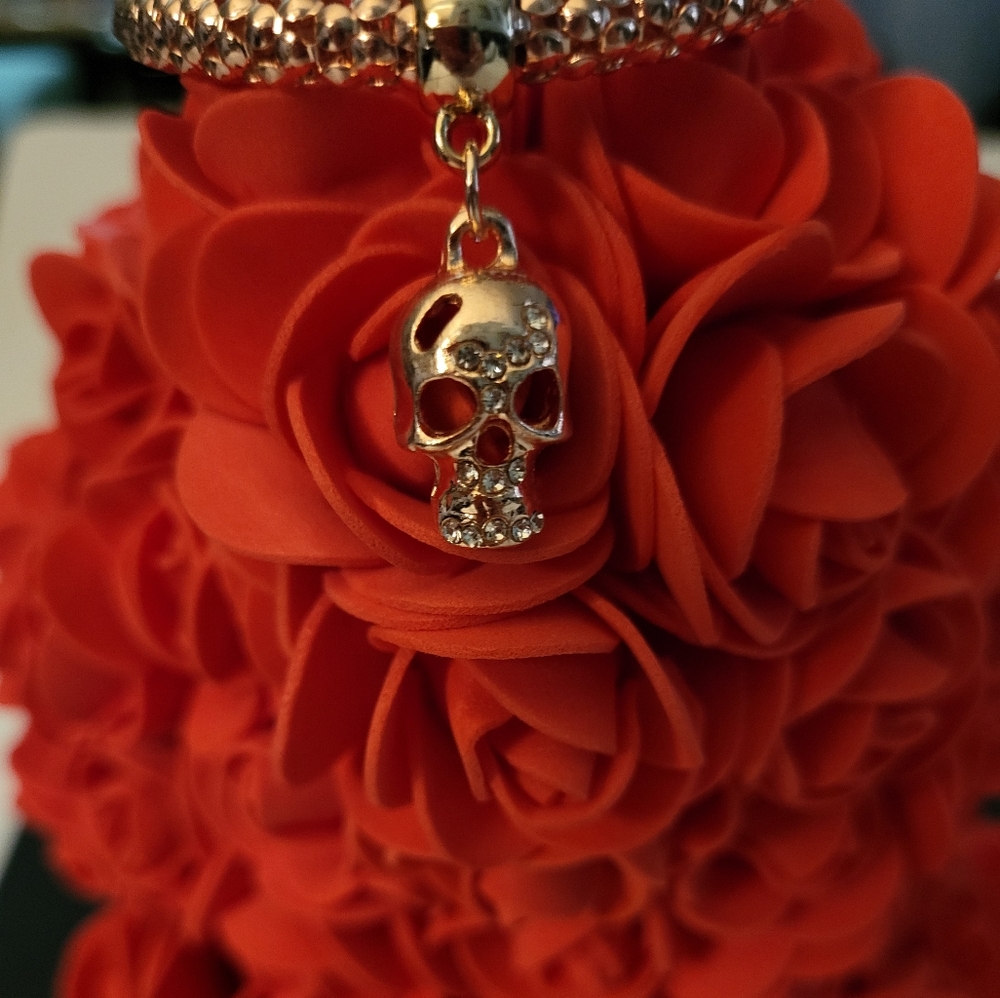 **SALE** Rose Gold Tone Shimmery Rhinestone Skull Pendant Bracelet. New.
